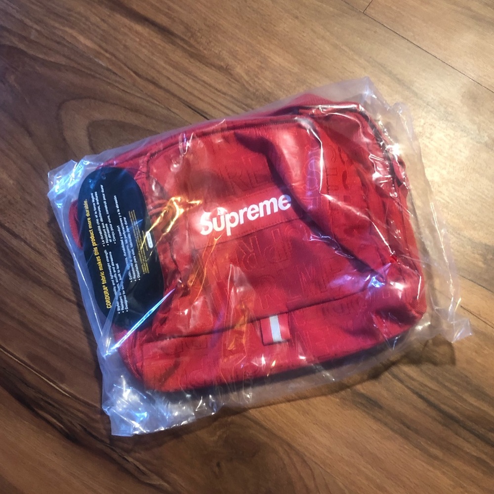 SS/19 Supreme Shoulder Bag